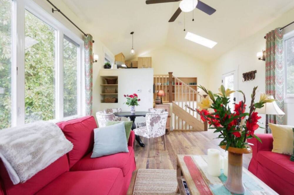Photo of Livingroom in Columbia City