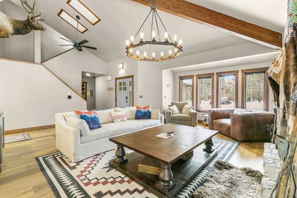 Photo of Livingroom in Sunriver
