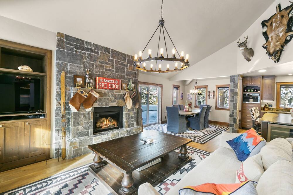 Photo of Livingroom in Sunriver