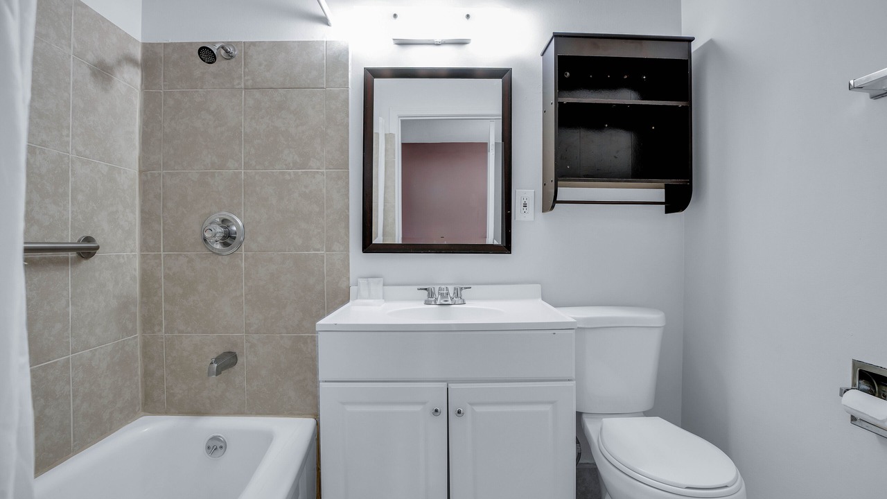 Photo of Bathroom in Arbor Lodge