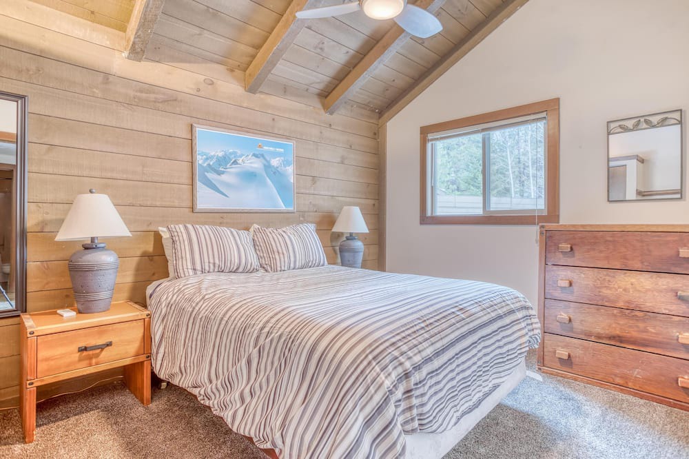 Photo of Bedroom in Overlook Park