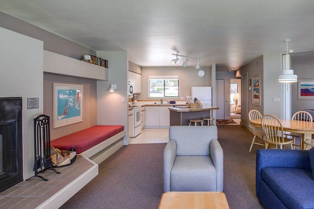 Photo of Livingroom in Manson