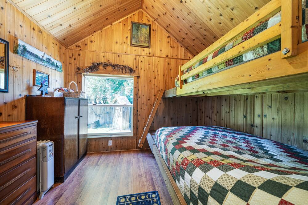 Photo of Bedroom in Northport
