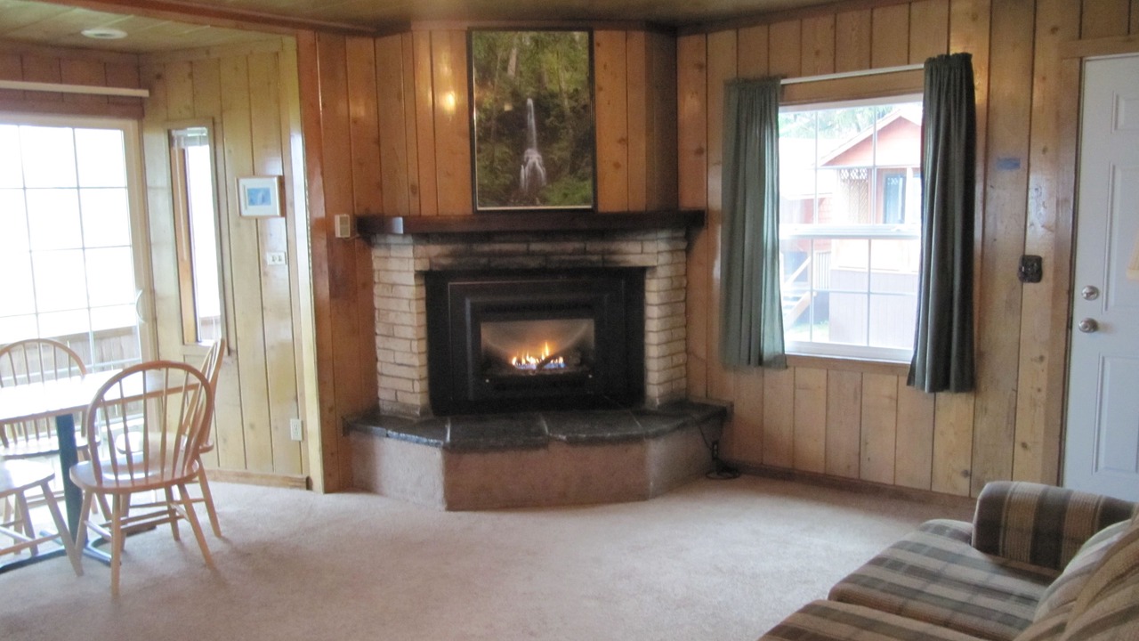 Photo of Livingroom in Quinault