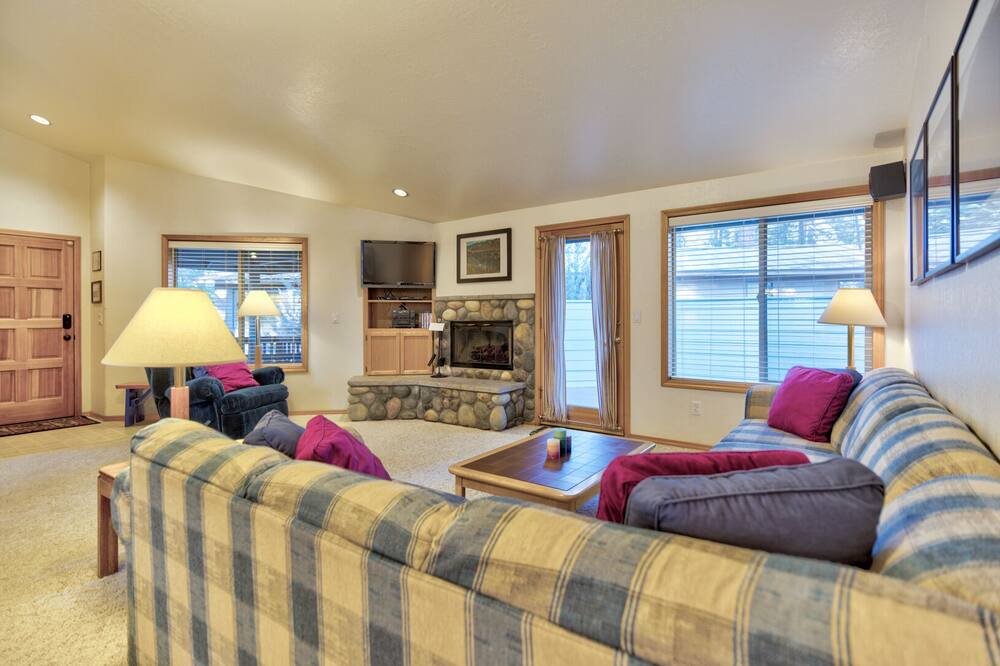 Photo of Livingroom in Sunriver