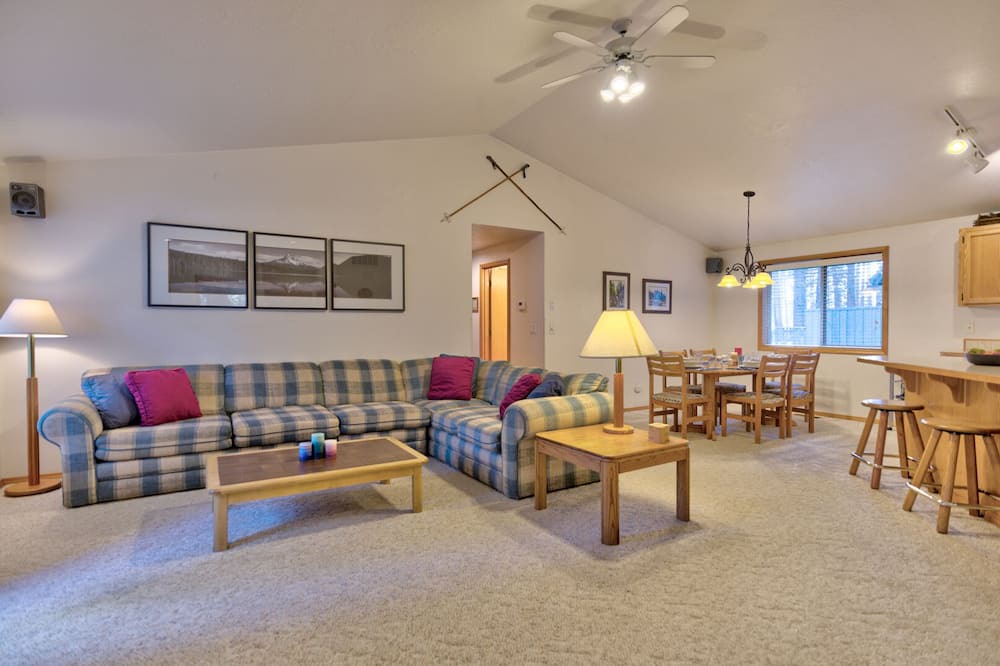 Photo of Livingroom in Sunriver