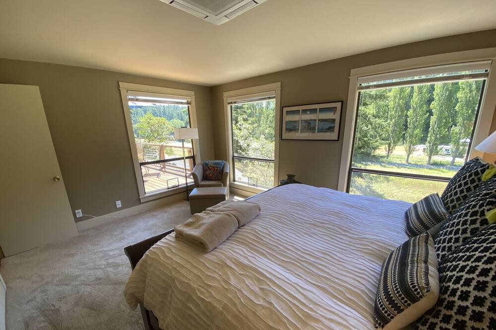 Photo of Bedroom in Orcas