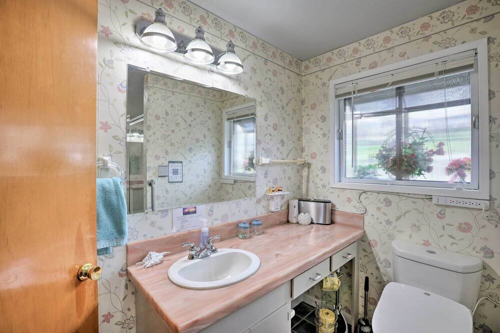 Photo of Bathroom in Oak Harbor