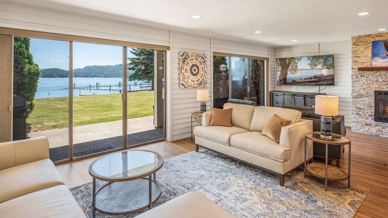Photo of Livingroom in Sandpoint