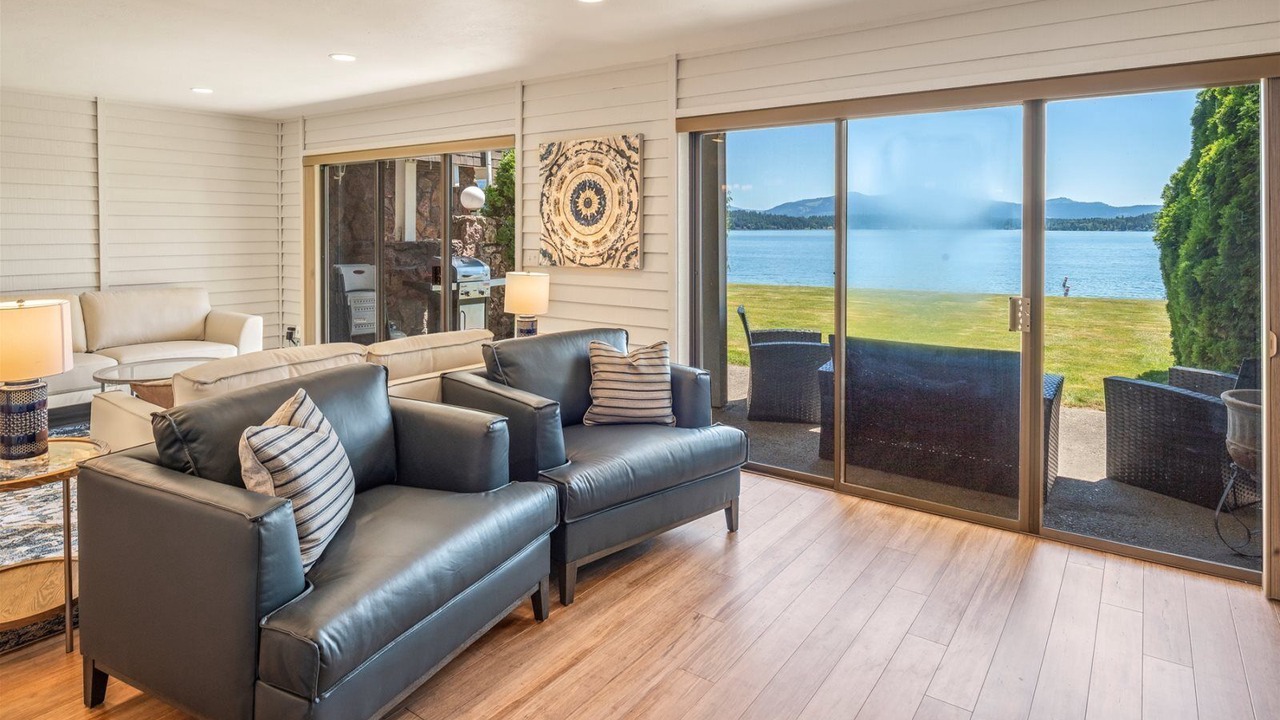 Photo of Livingroom in Sandpoint