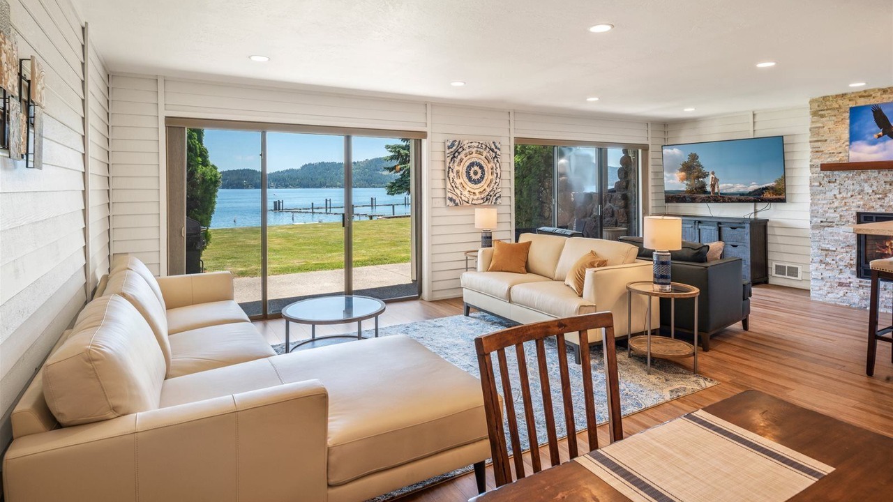 Photo of Livingroom in Sandpoint