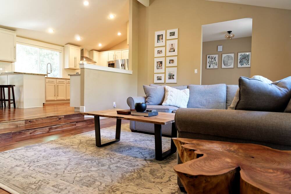 Photo of Livingroom in Bridle Trails