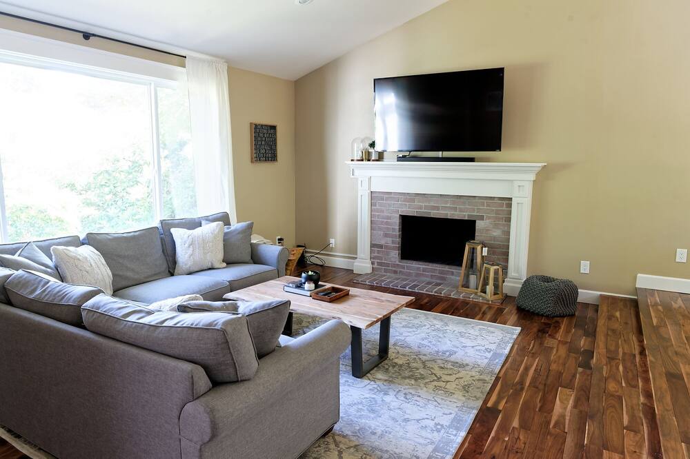 Photo of Livingroom in Bridle Trails