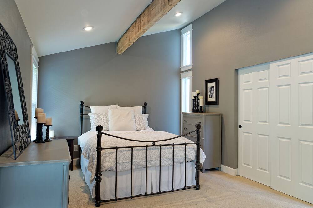 Photo of Bedroom in Bridle Trails