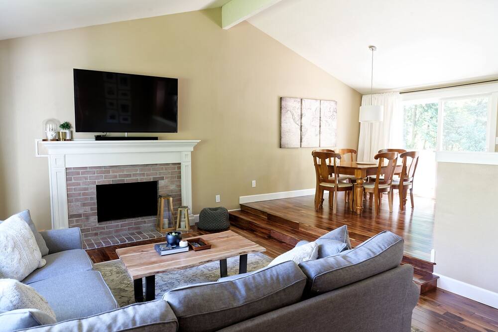 Photo of Livingroom in Bridle Trails