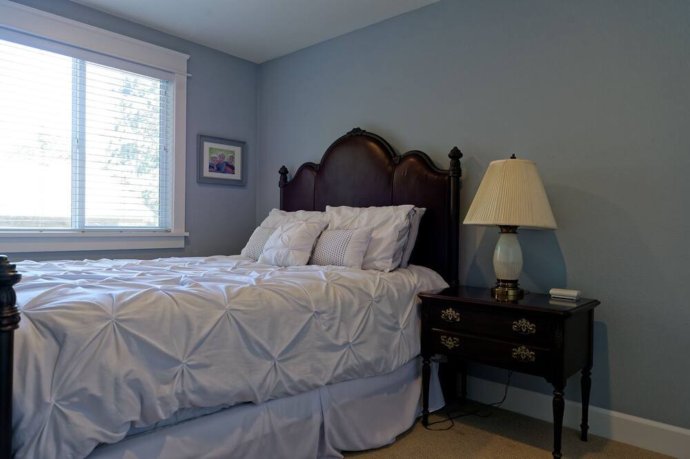 Photo of Bedroom in Bridle Trails
