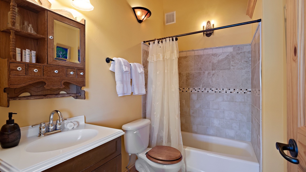 Photo of Bathroom in Island Park