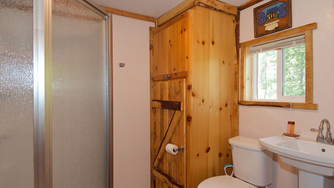Photo of Bathroom in Island Park