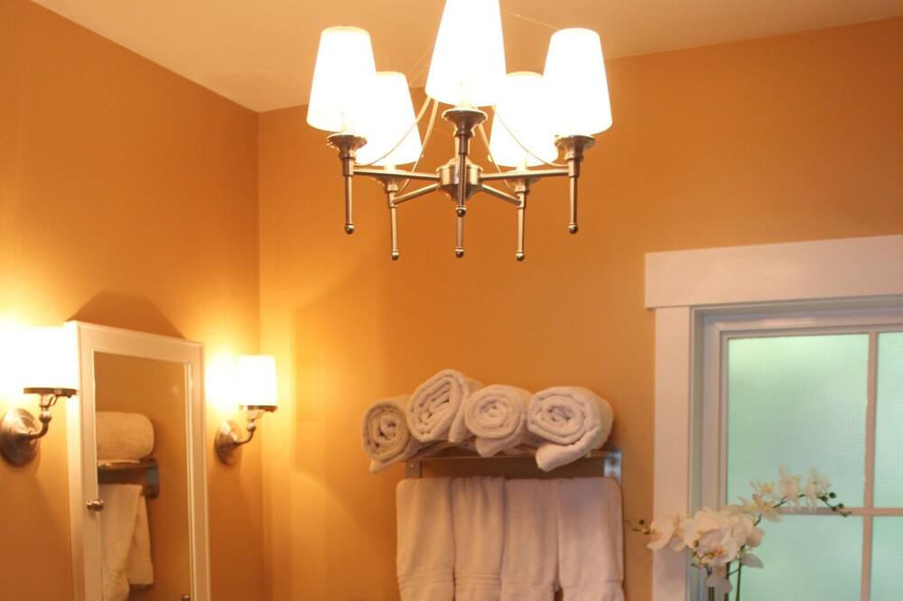 Photo of Bathroom in Rollingbay
