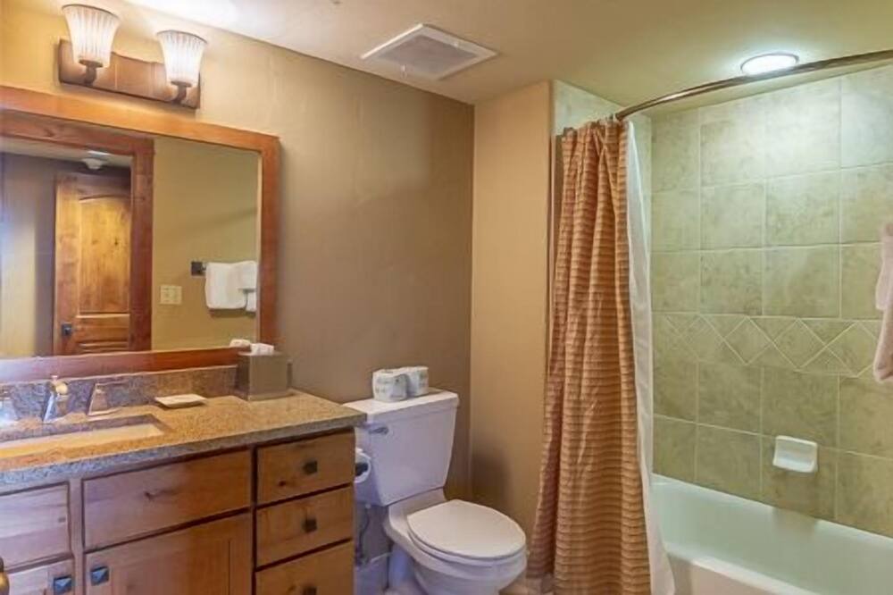 Photo of Bathroom in Tamarack