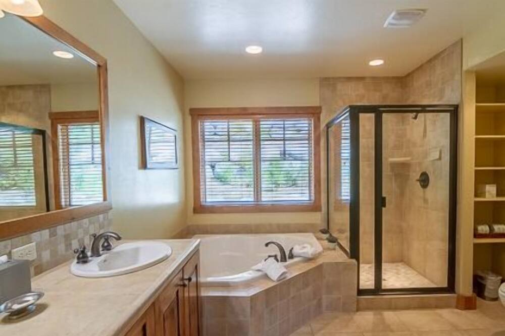 Photo of Bathroom in Tamarack Resort