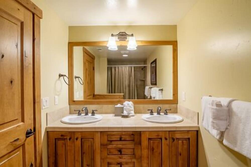 Photo of Bathroom in Tamarack Resort
