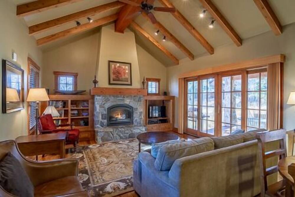 Photo of Livingroom in Tamarack Resort