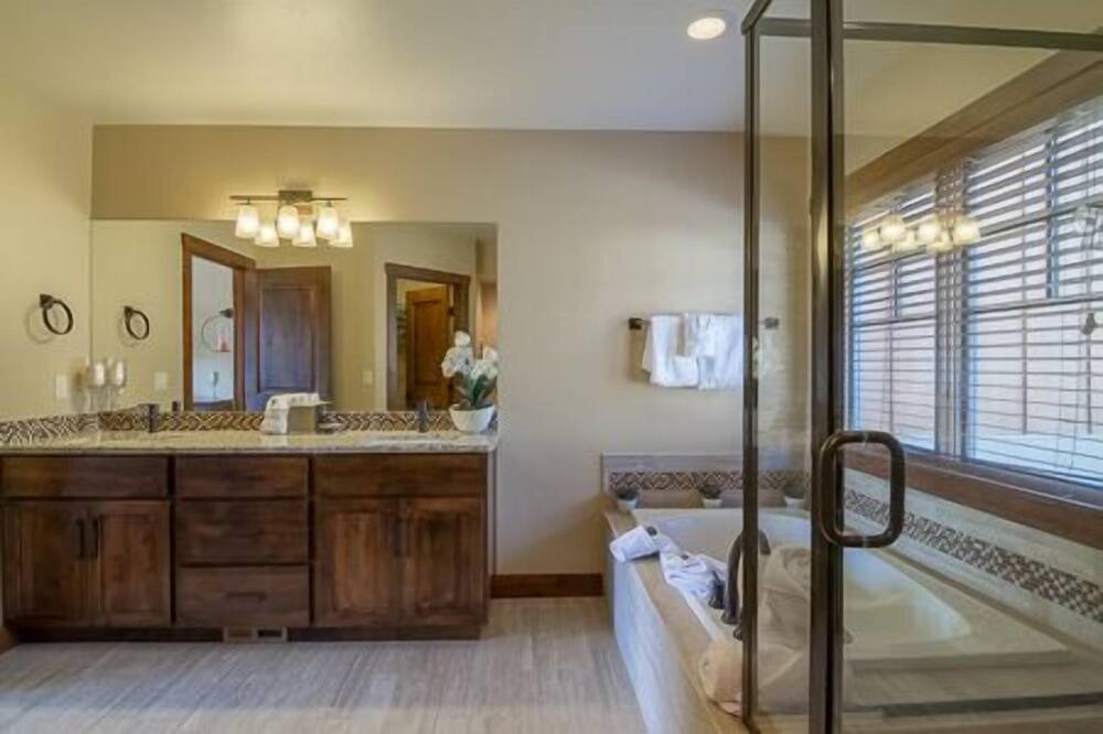 Photo of Bathroom in Tamarack Resort