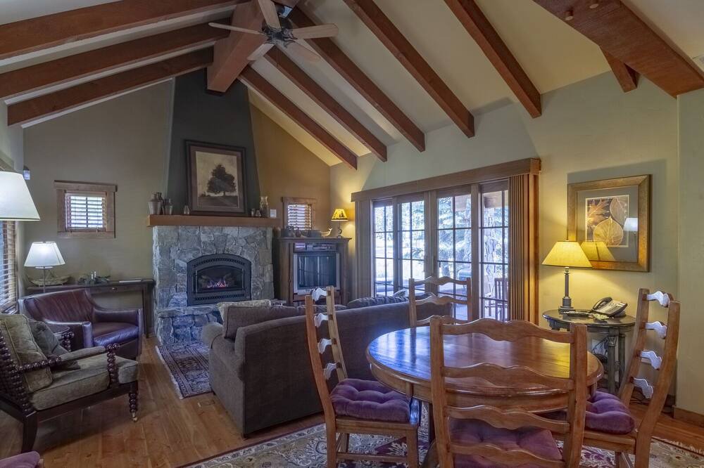 Photo of Livingroom in Tamarack