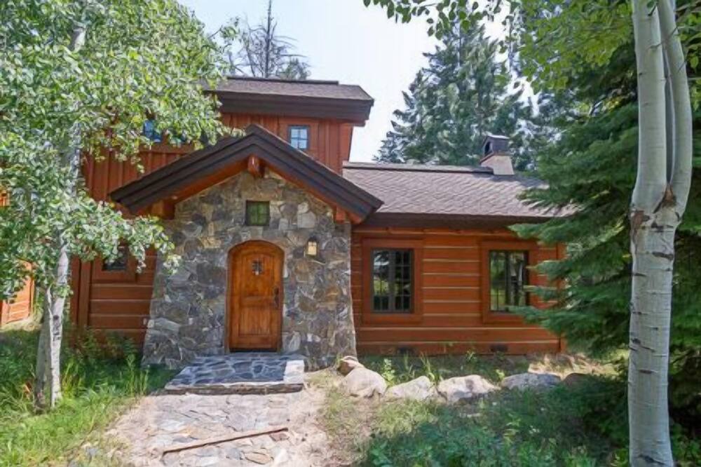 Photo of Outdoor in Tamarack
