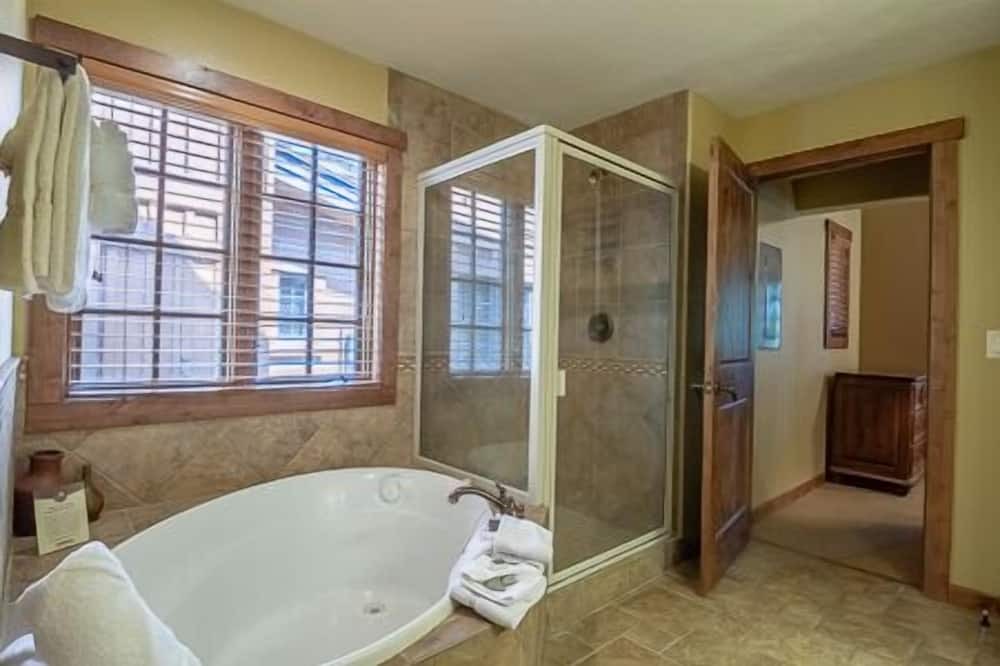 Photo of Bathroom in Tamarack