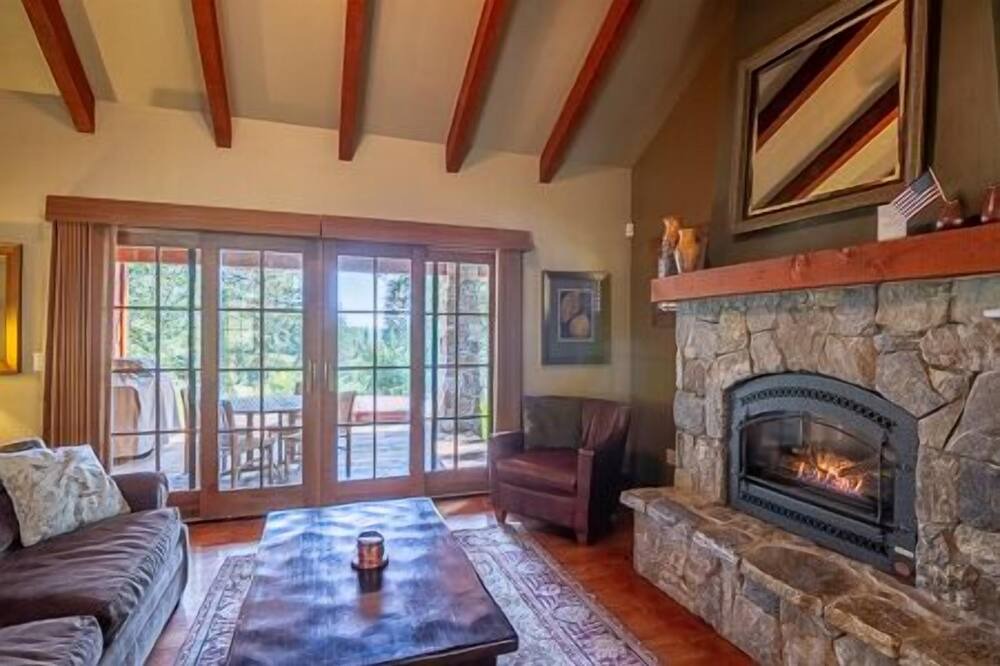 Photo of Livingroom in Tamarack