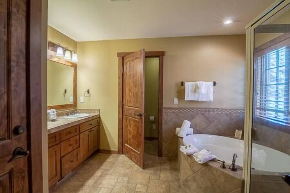 Photo of Bathroom in Tamarack