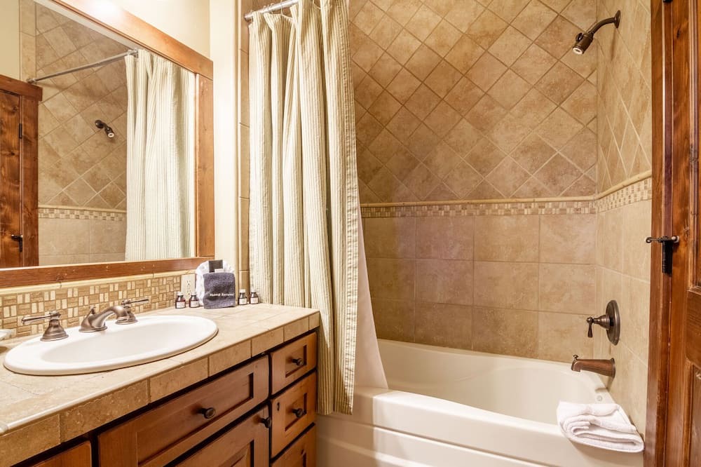 Photo of Bathroom in Tamarack