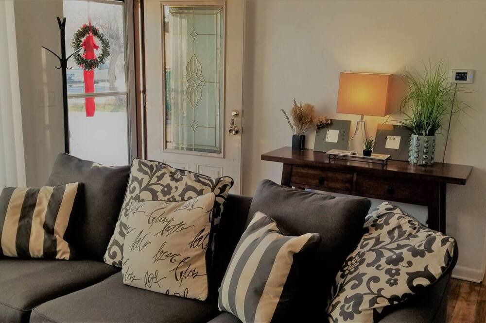 Photo of Livingroom in Klamath Falls