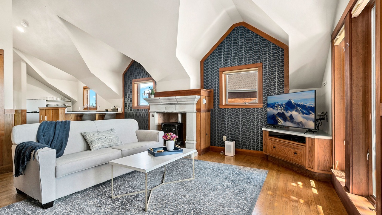 Photo of Livingroom in Langley