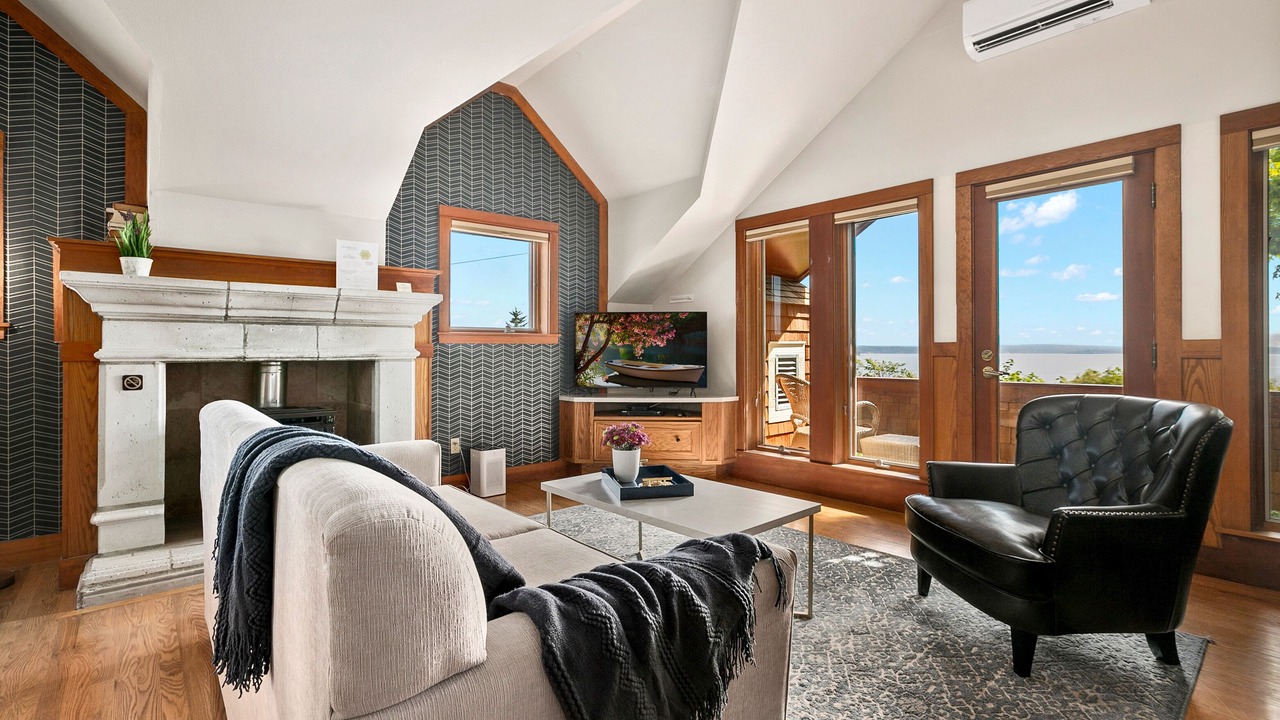Photo of Livingroom in Langley