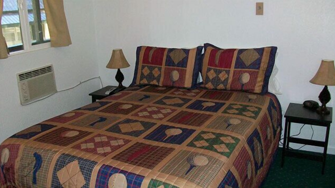 Photo of Bedroom in Garden Valley