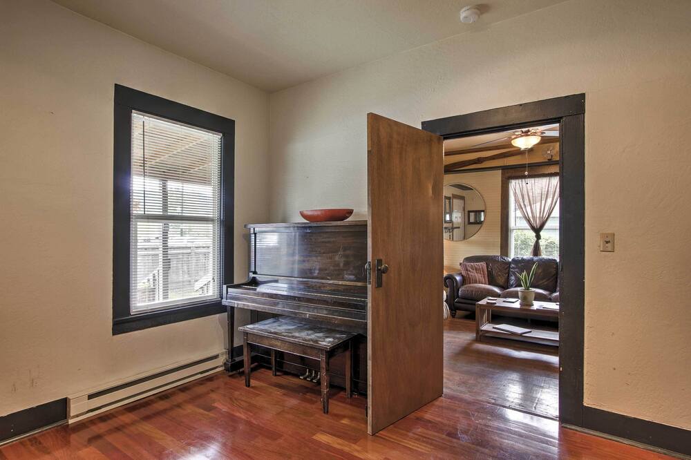 Photo of Livingroom in Eatonville