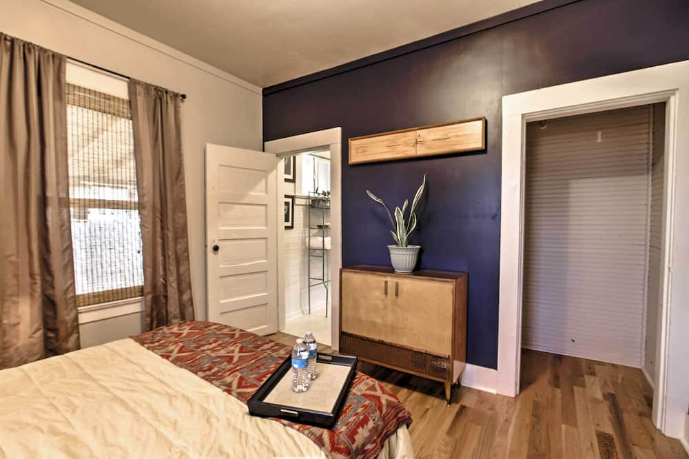 Photo of Bedroom in Eatonville