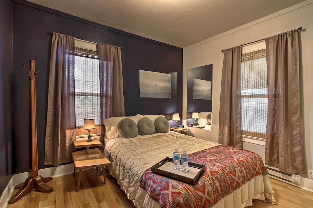 Photo of Bedroom in Eatonville