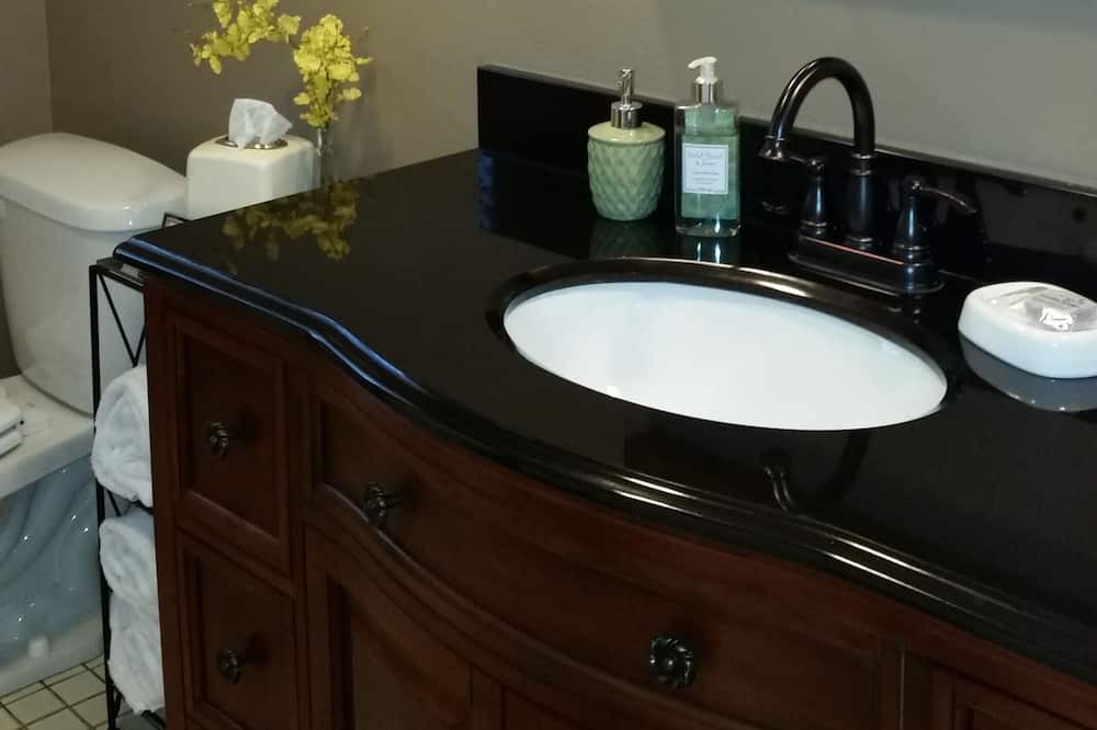 Photo of Bathroom in Rollingbay