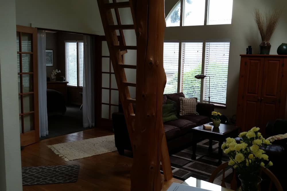 Photo of Bedroom in Rollingbay