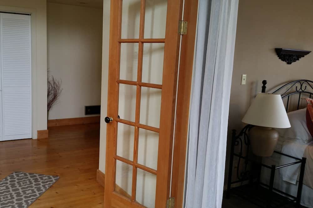 Photo of Bedroom in Rollingbay