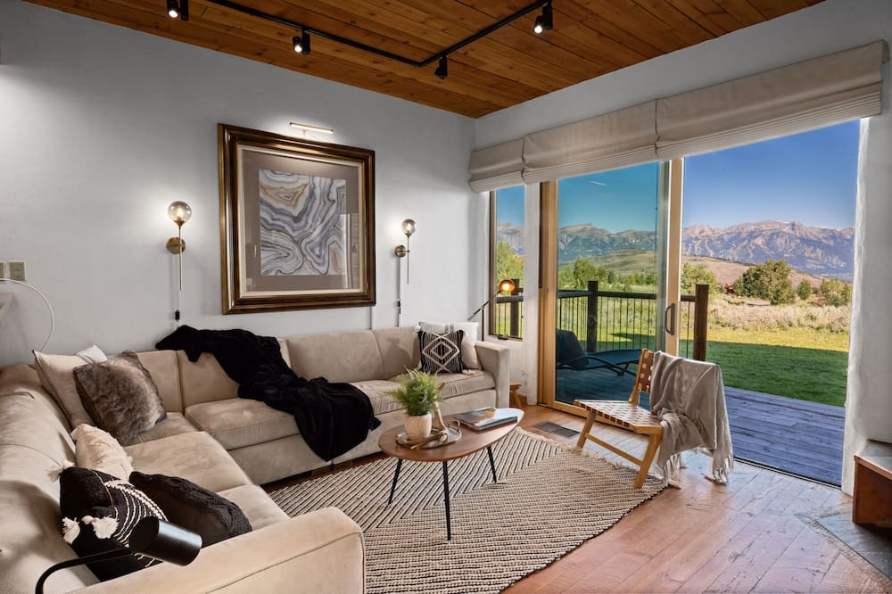 Photo of Livingroom in Spring Creek Ranch