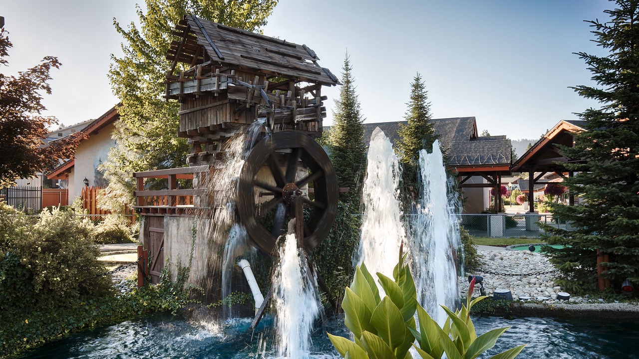 Photo of Others in Downtown Leavenworth