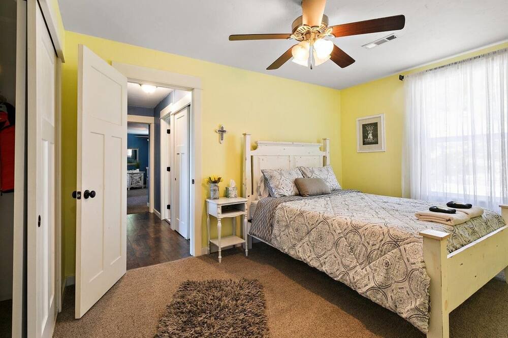 Photo of Bedroom in Central Point