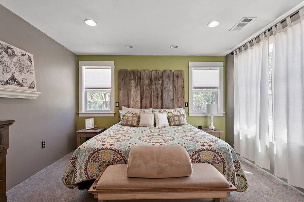 Photo of Bedroom in Central Point