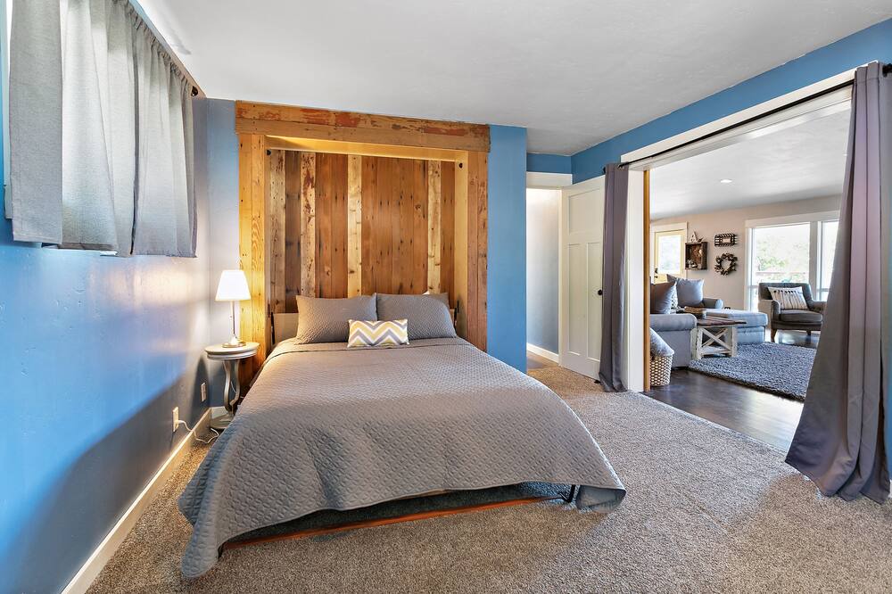 Photo of Bedroom in Central Point