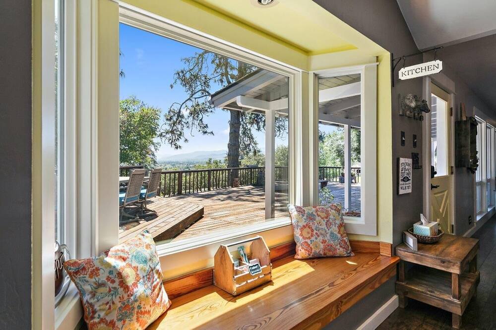 Photo of Livingroom in Central Point